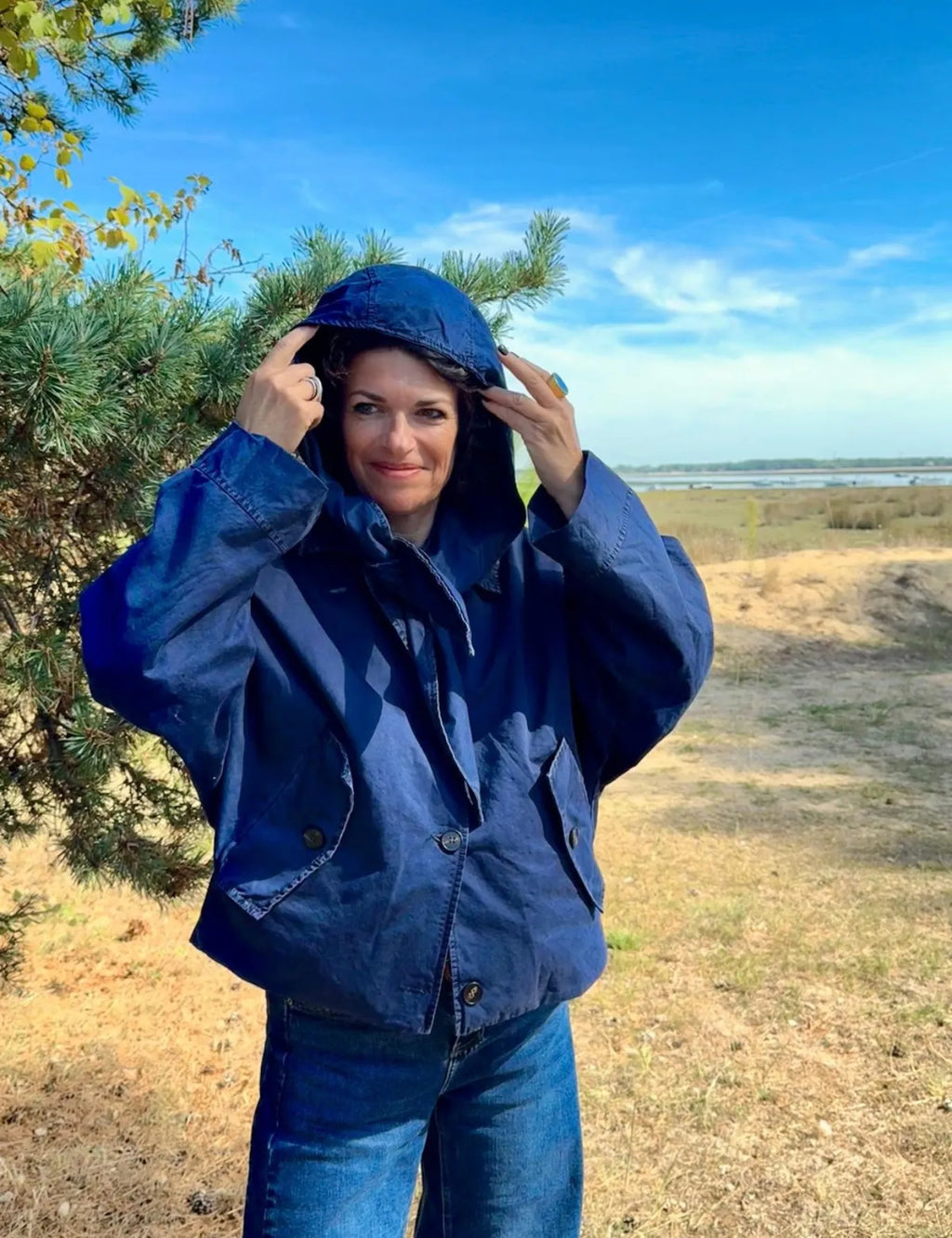 Veste courte capuche et noeud