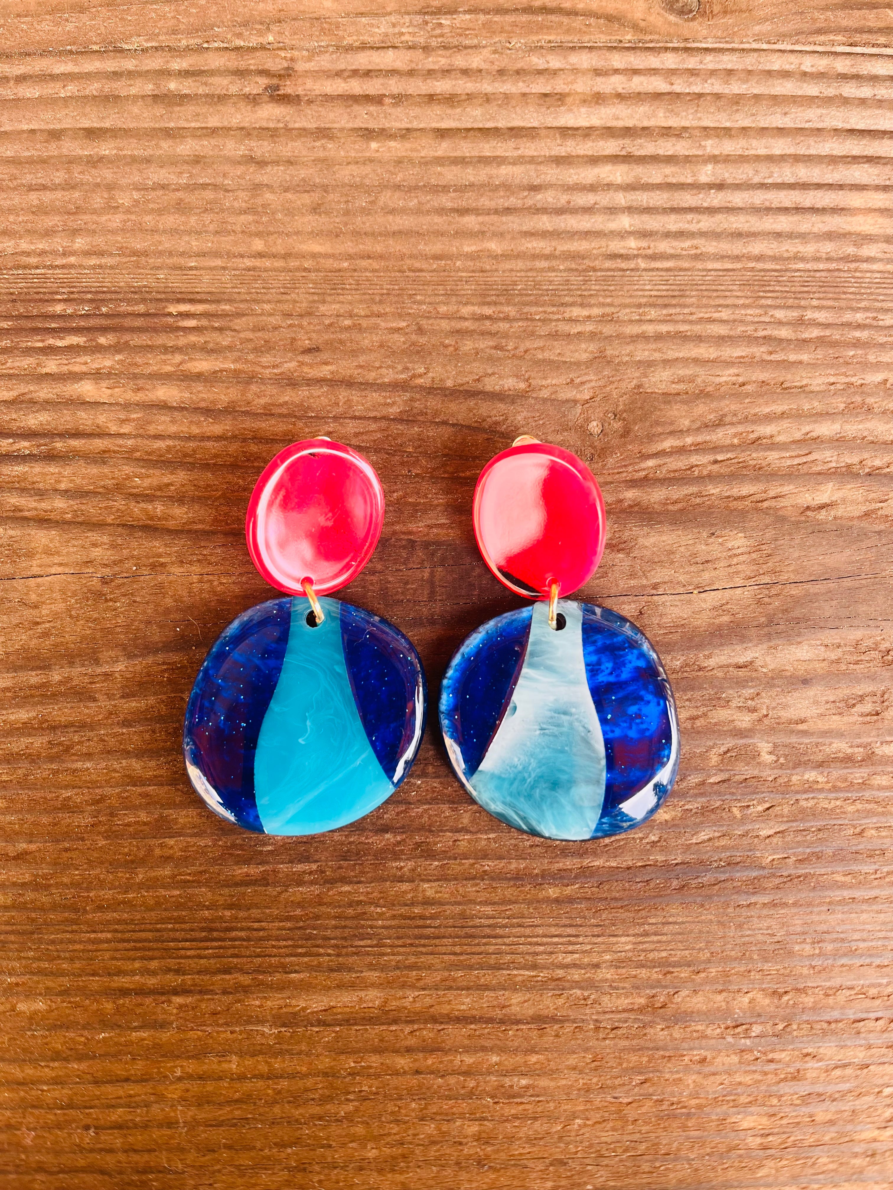 Boucles d’oreilles clips en résine colorée